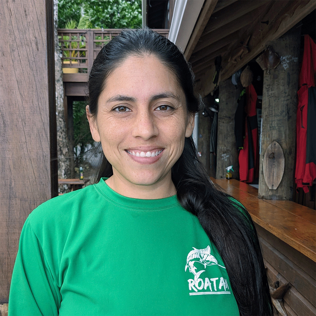 blue island diver roatan office manager grisselda gris zaldivar