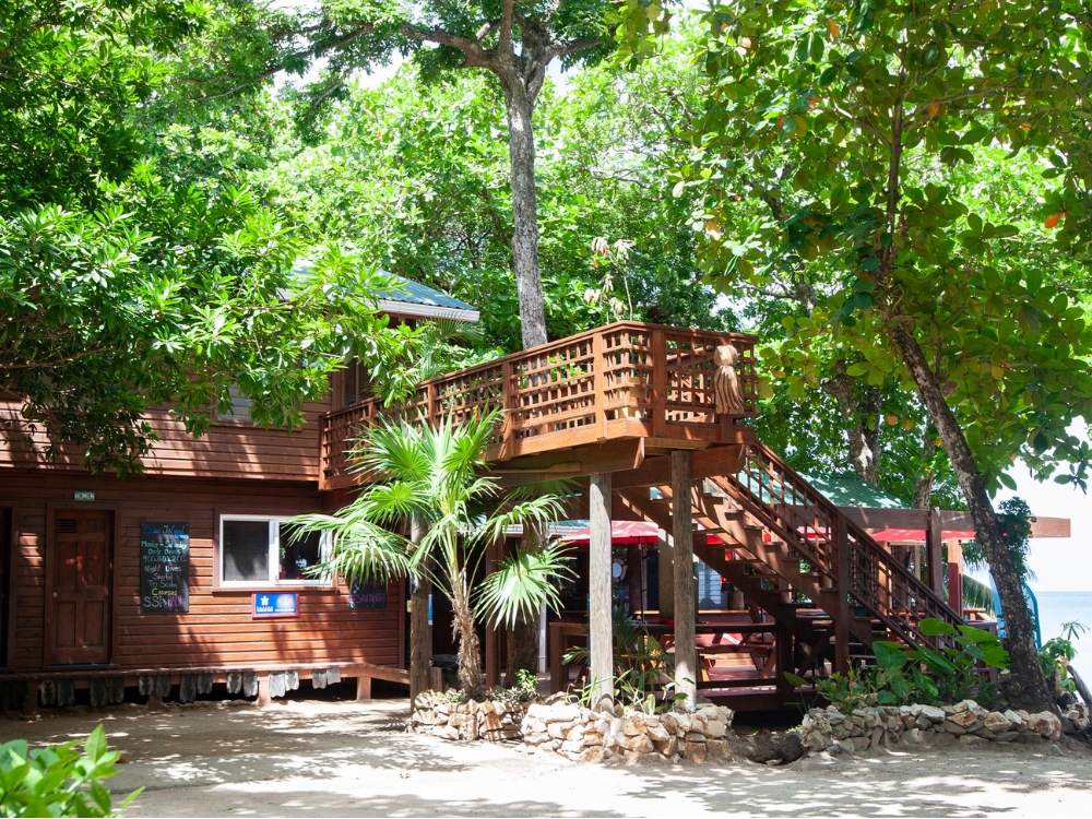 blue island divers resort roatan.5